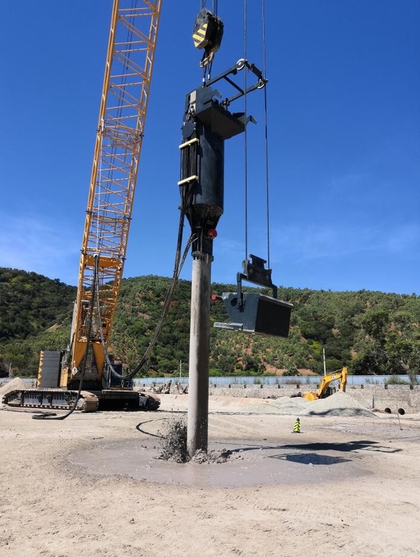 نوع الرافعة صناديق مزدوجة Bfs Vibroflotation 180kw تعمل عمق كومة 24m